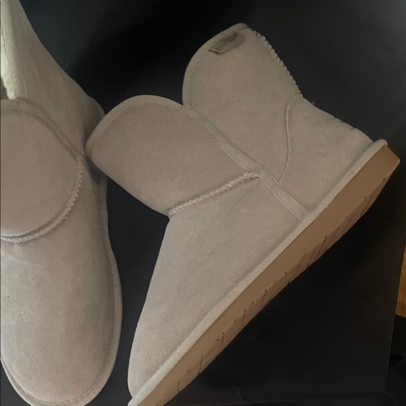 Cozy Shearling-Lined Boots - Picture 3 of 3